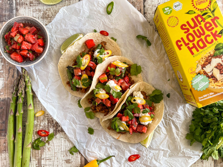 sunflowerHACK Tacos mit Spargel und Rhabarber-Erdbeer-Salsa