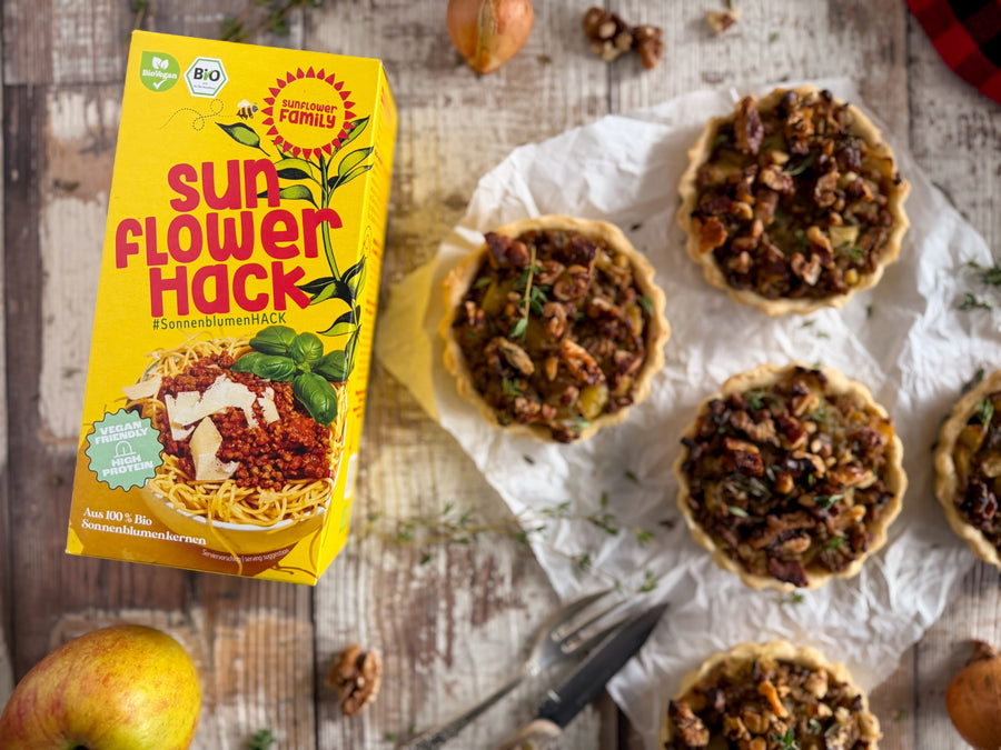 sunflowerHACK-Tartelettes mit Bratapfel-Preiselbeer-Füllung + Walnuss-Thymian-Crunch