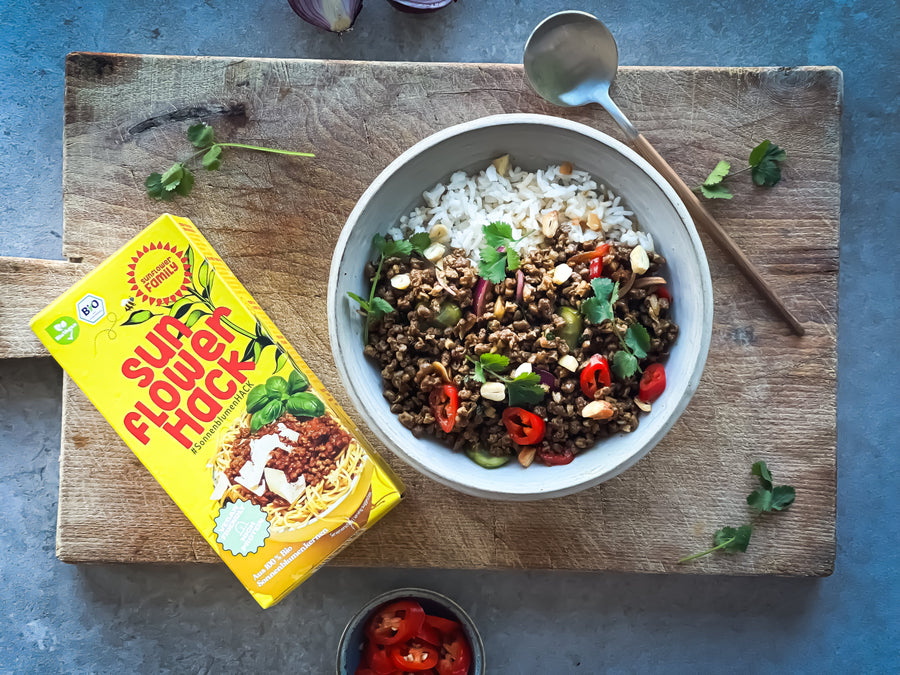 Thai-Hack mit roter Currypaste, Limette & Gurke